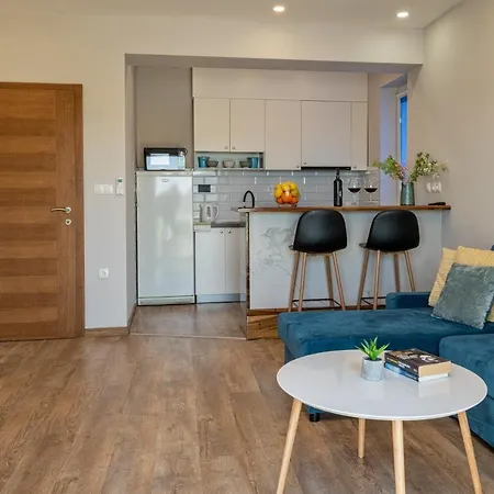 Leona Apartment
