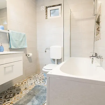 Leona Apartamento *