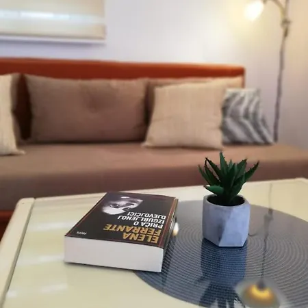 Leona Apartament *